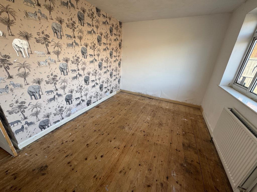 Lot: 124 - DETACHED BUNGALOW ON GOOD SIZE PLOT WITH BRICK OUTBUILDING - Bedroom 2